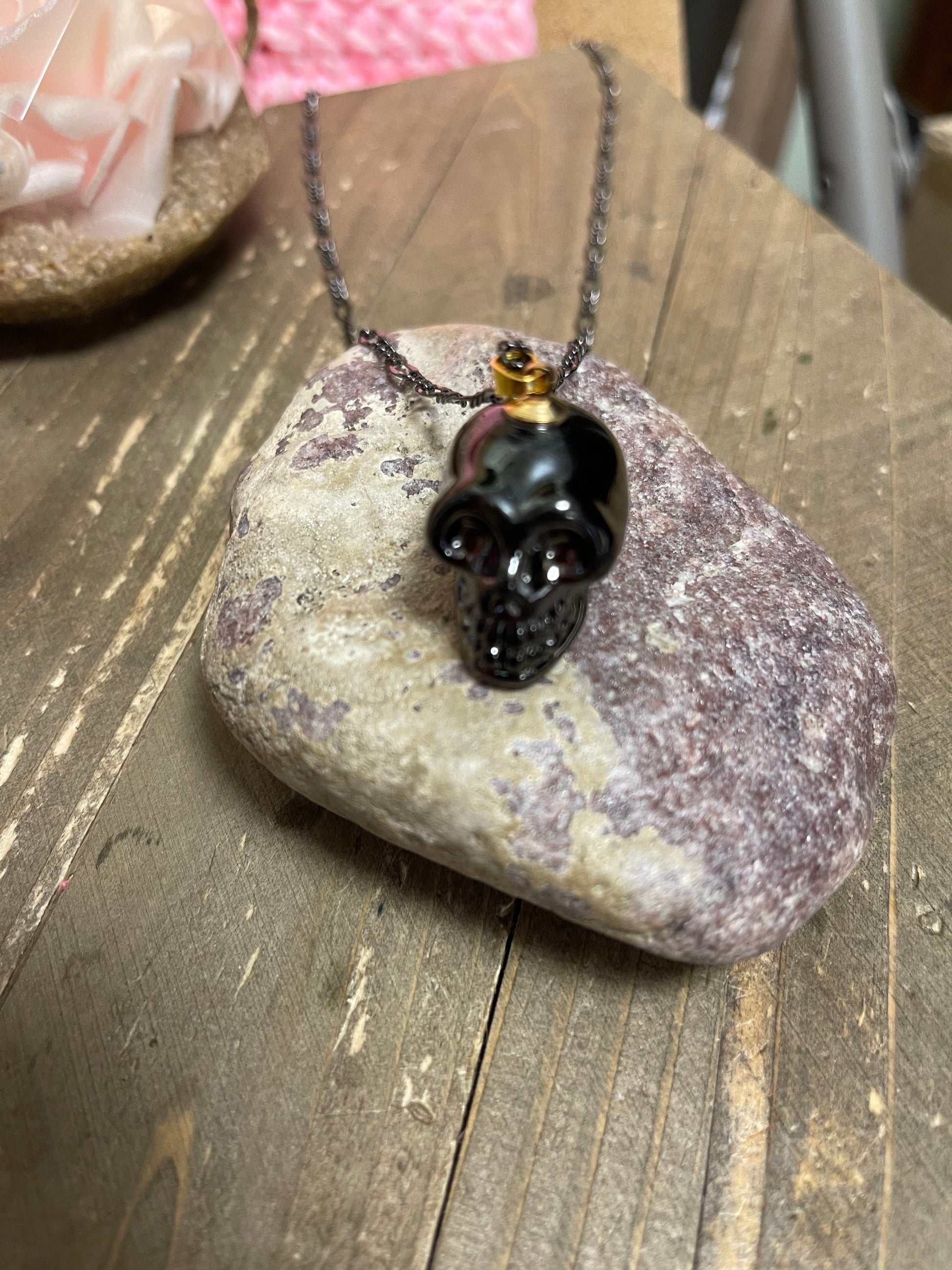 Skull Pendant on a black Chain (NK177-Skull2black)Pink tiful of LOVE