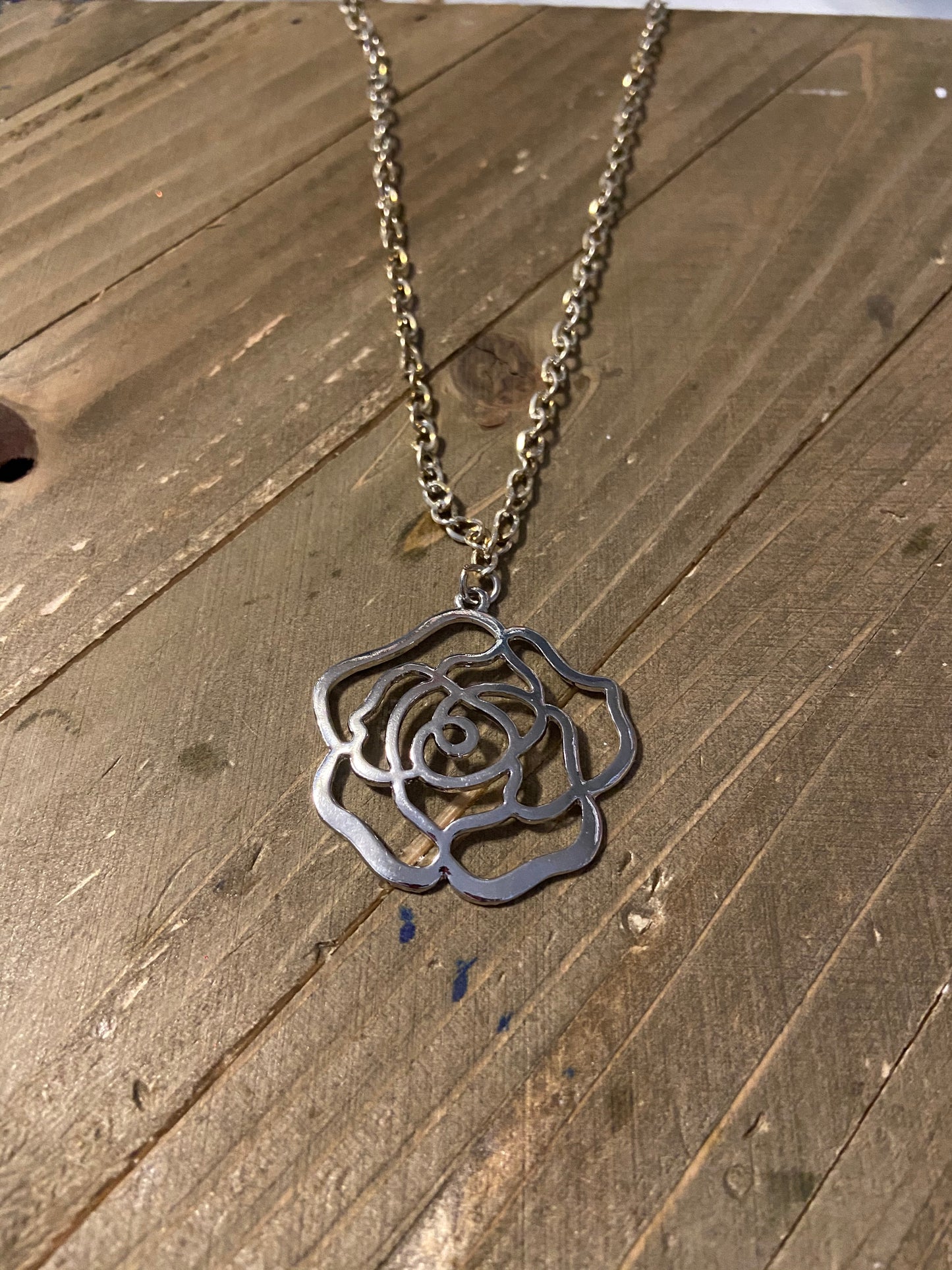Silver Chain Necklace with A Rose outline PendantPink tiful of LOVE