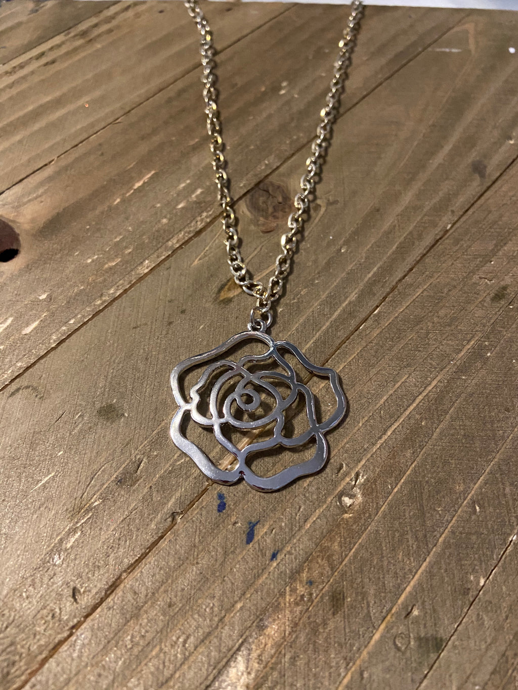 Silver Chain Necklace with A Rose outline Pendant