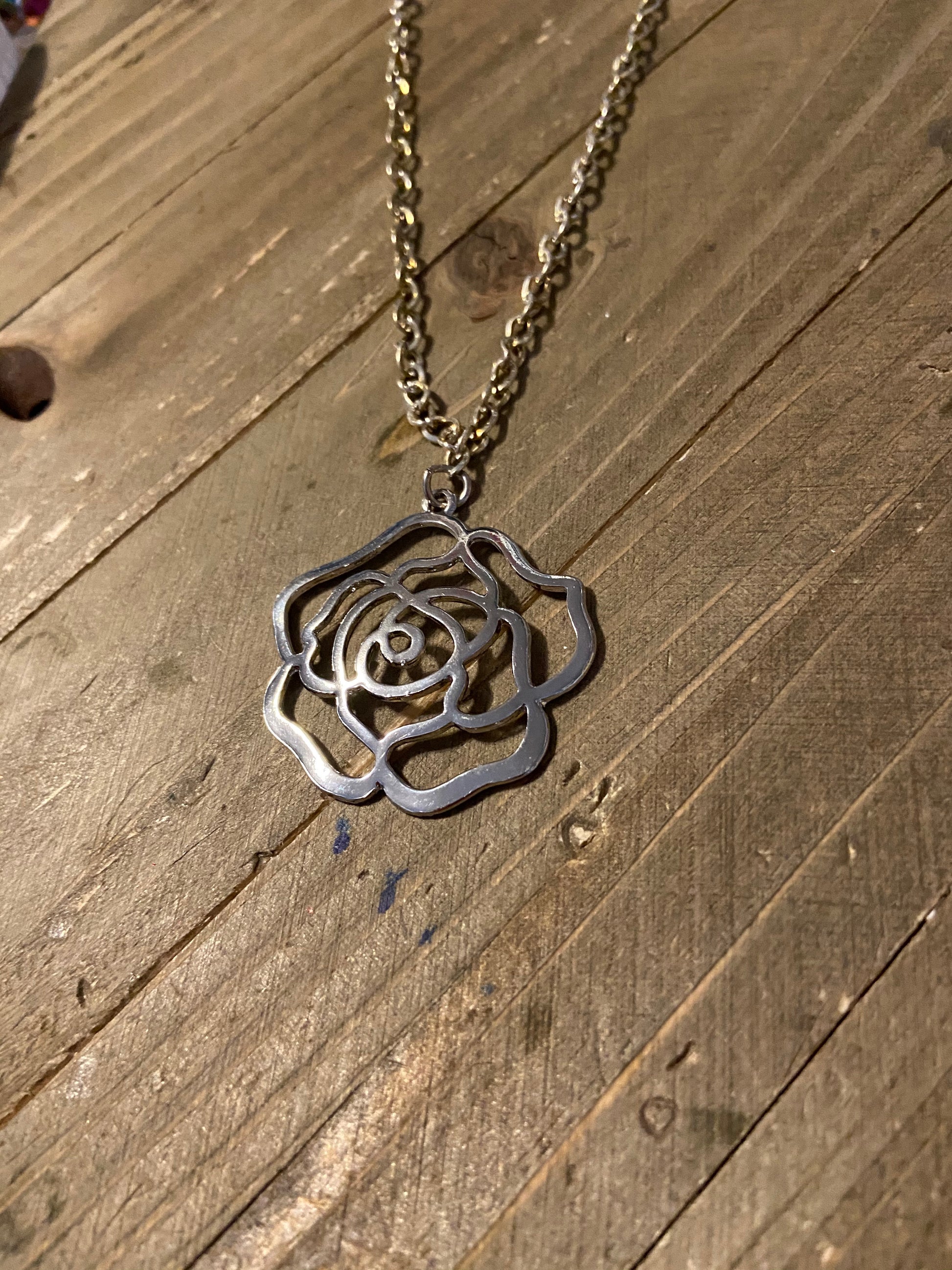 Silver Chain Necklace with A Rose outline PendantPink tiful of LOVE