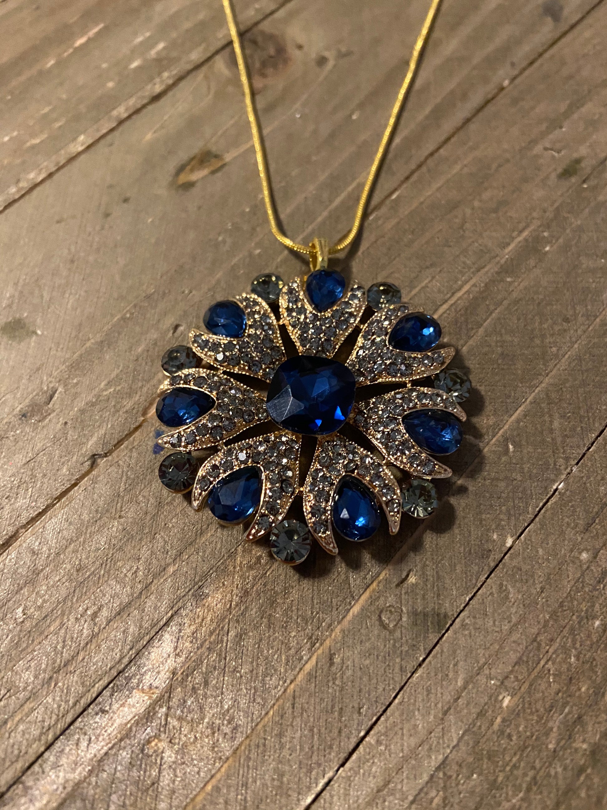 Glittering Shine GOLD CHAIN NECKLACE with A BEAUTIFUL BLUE &amp; GOLD RHINESTONE FLOWER-LIKE PENDANTPink tiful of LOVE
