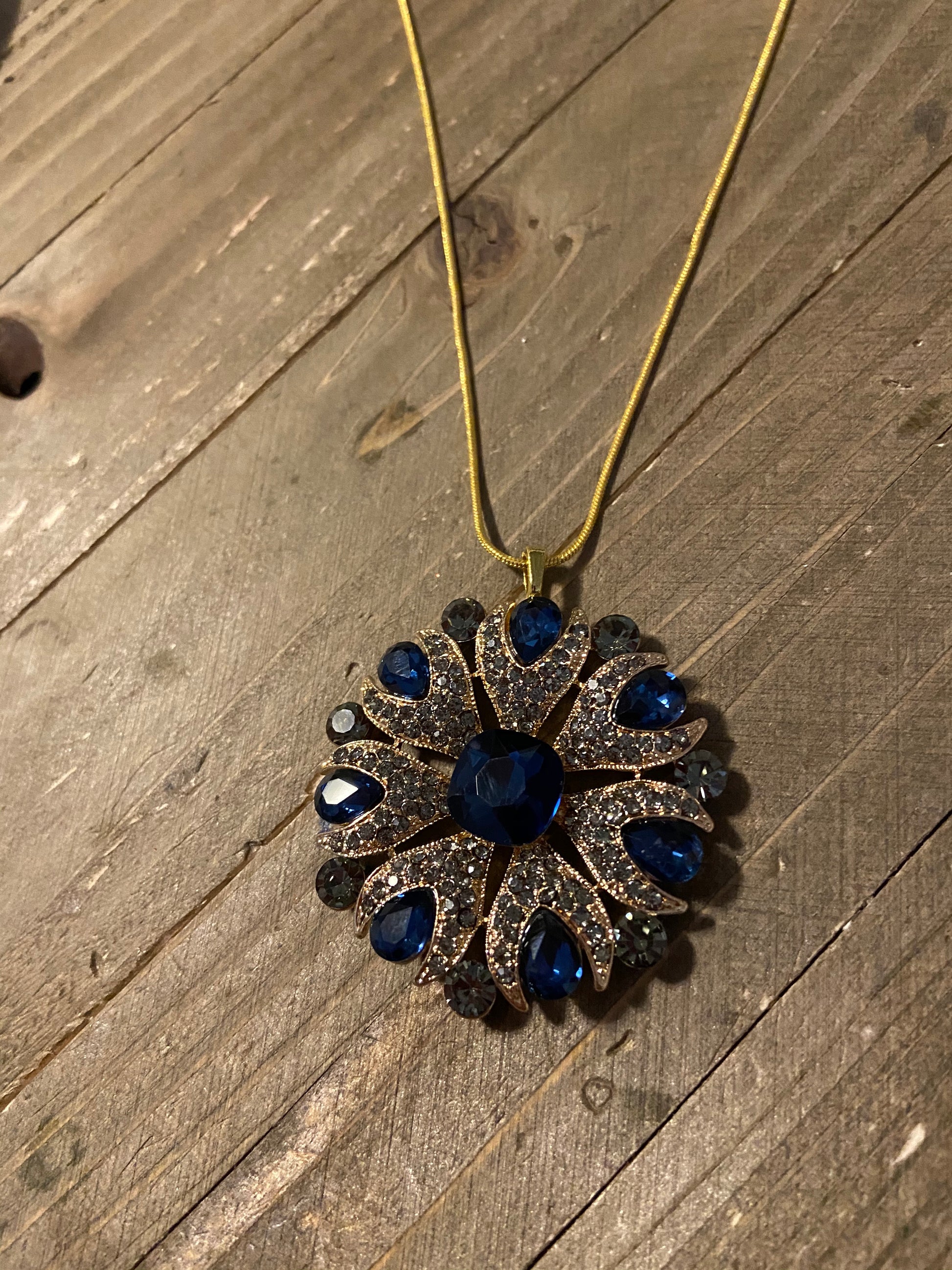 Glittering Shine GOLD CHAIN NECKLACE with A BEAUTIFUL BLUE &amp; GOLD RHINESTONE FLOWER-LIKE PENDANTPink tiful of LOVE