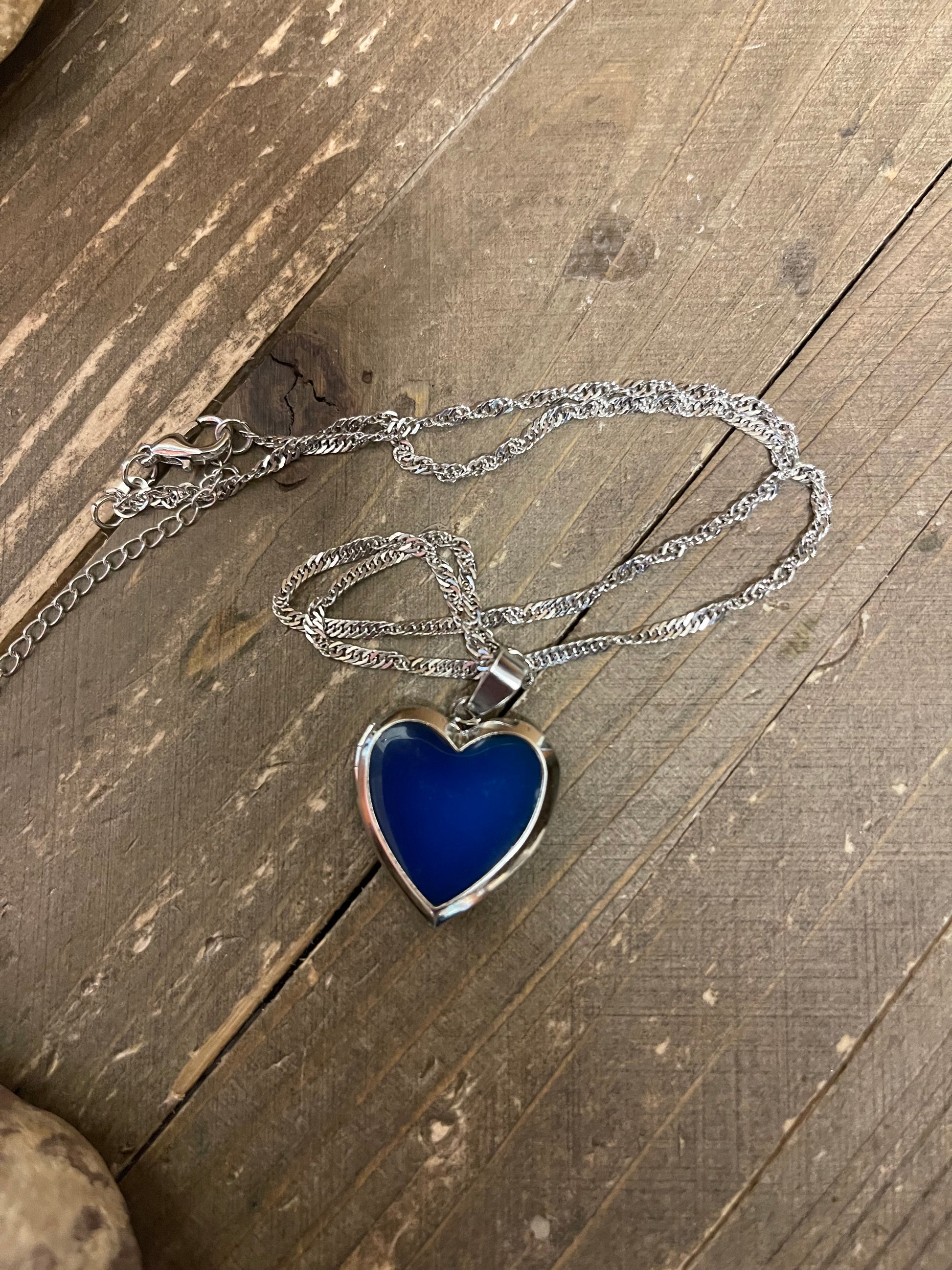 Mood Heart Locket Pendant on a Silver chain NecklacePink tiful of LOVE