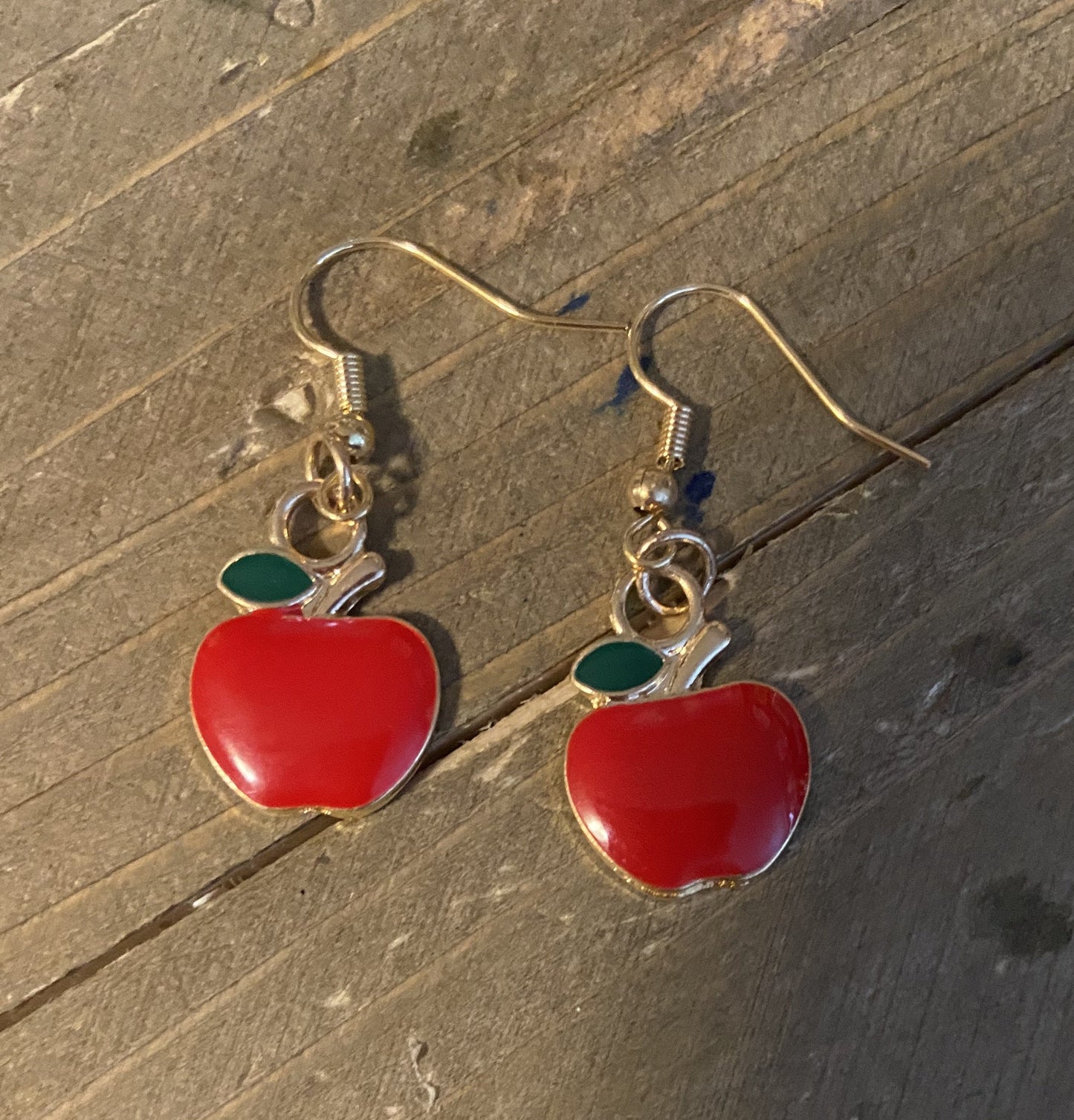 School charm Wire Earring: pencil, calculator and applePink tiful of LOVE