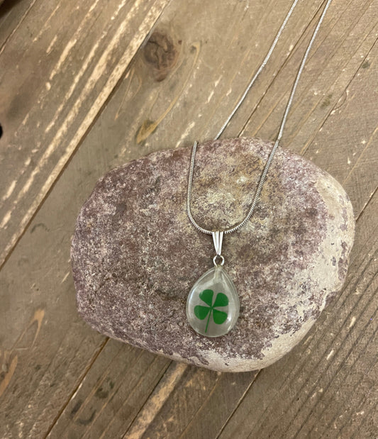 Shamrock-Teardrop Pendant on a Silver chain NecklacePink tiful of LOVE