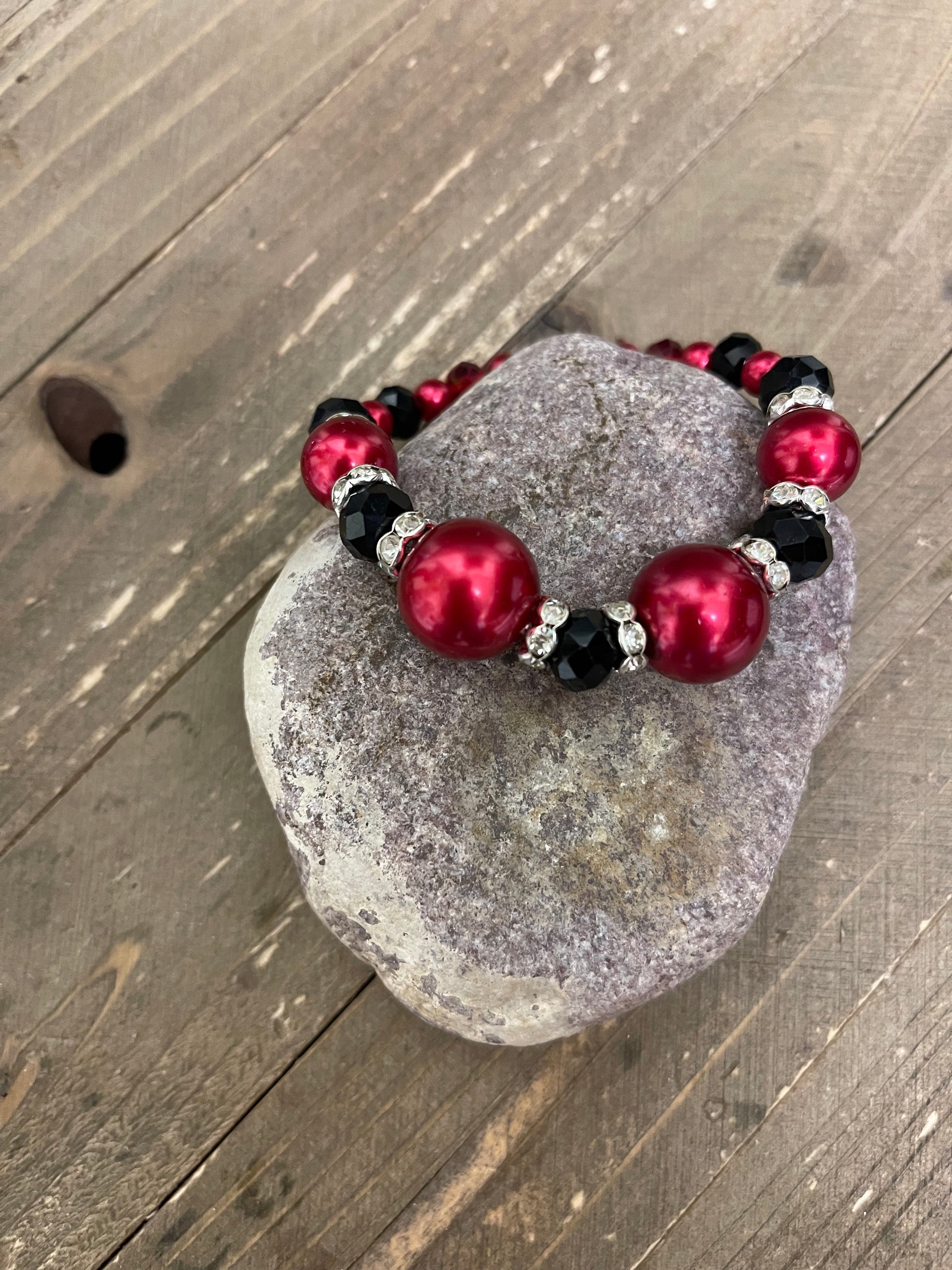 Red &amp; Black Pearl, Crystal and Rhinestone Beaded Elastic/Stretch BraceletPink tiful of LOVE