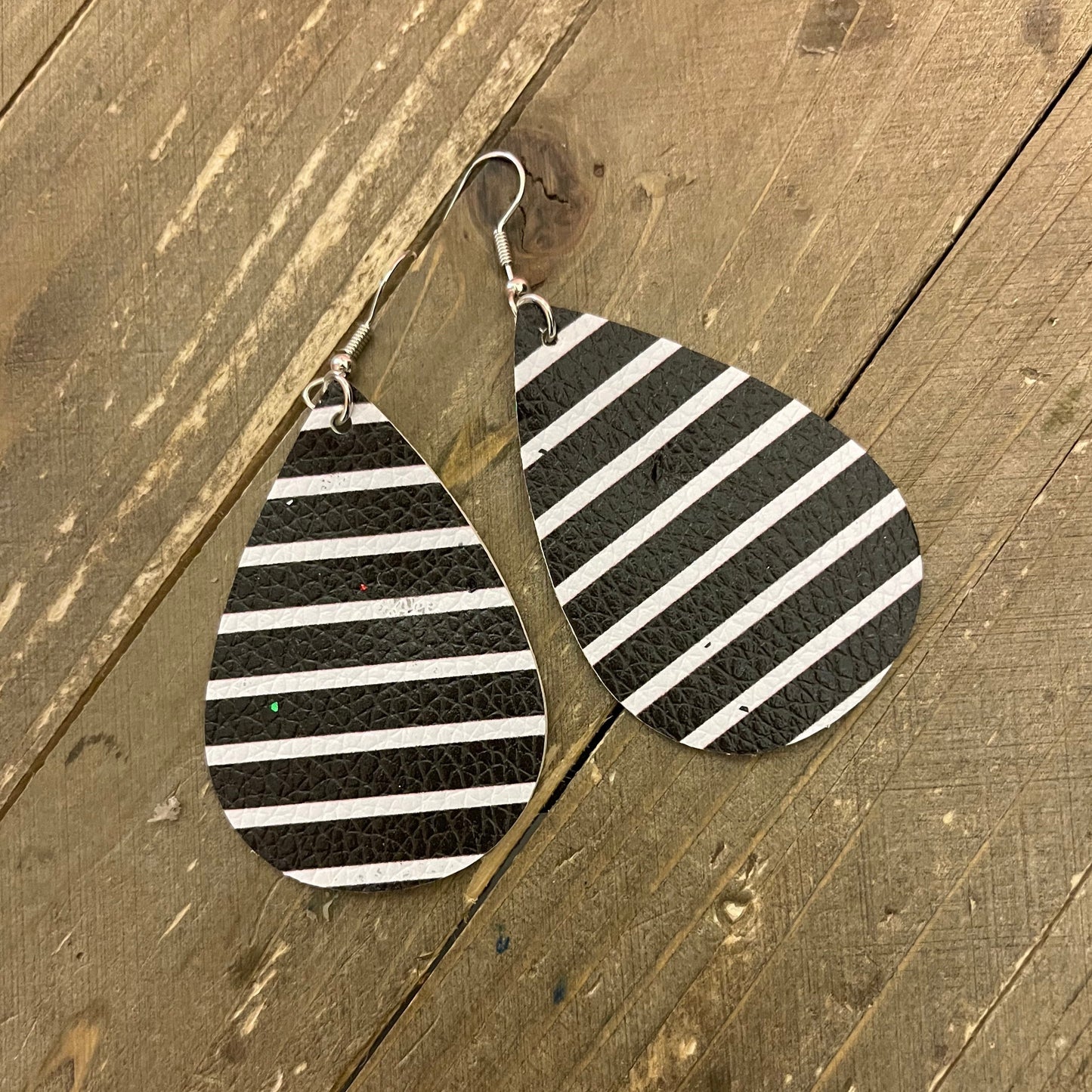 Black and White Striped Faux Leather Teardrop wire earrings (ER371-B&Wstripe1)